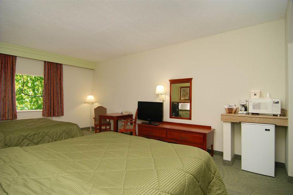 Econo Lodge Inn & Suites East Houston I-10 Eksteriør billede