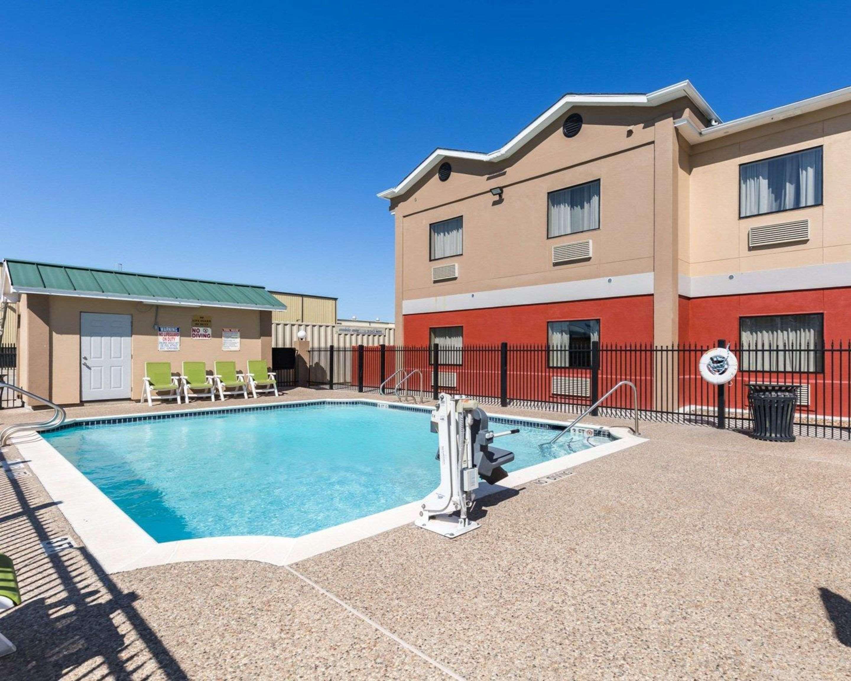 Econo Lodge Inn & Suites East Houston I-10 Eksteriør billede