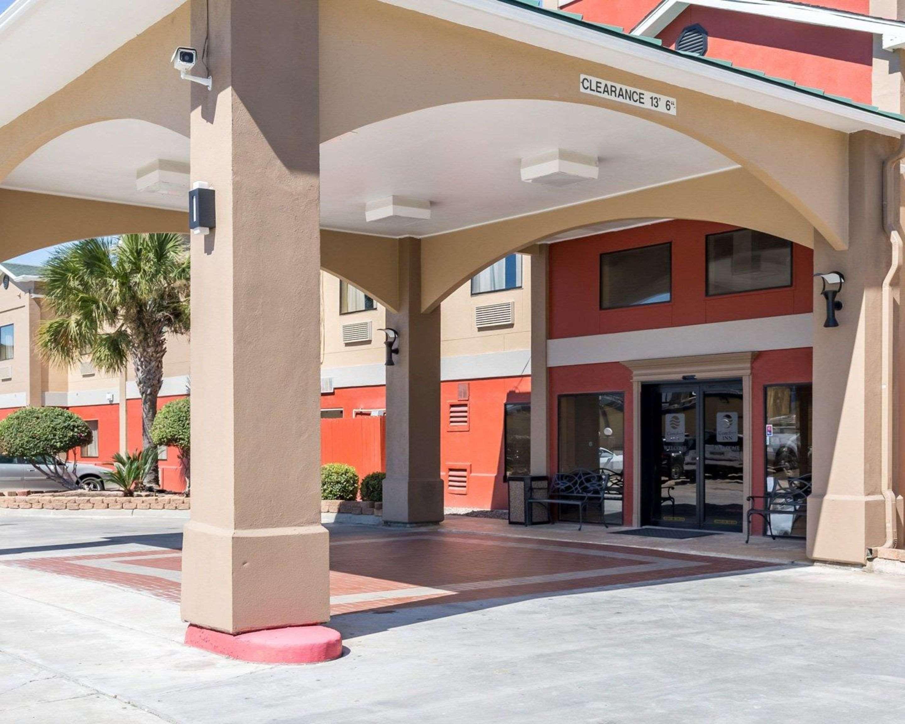 Econo Lodge Inn & Suites East Houston I-10 Eksteriør billede