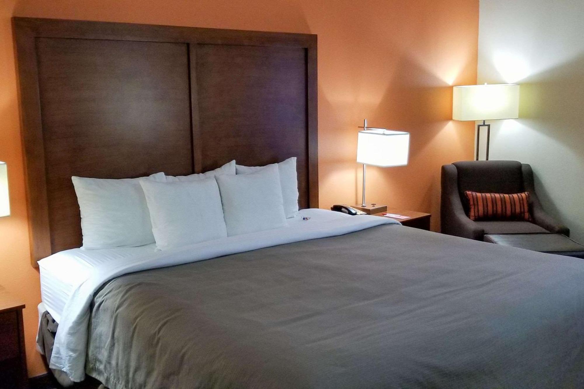 Econo Lodge Inn & Suites East Houston I-10 Eksteriør billede